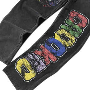 Pantalon de survêtement vintage noir à jambe large pour homme, imprimé lettres colorées rétro, taille élastique avec cordon de serrage, style streetwear décontracté - Product Image 5