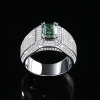 Livraison rapide S925 Sterling Silver Full Diamond Inlay Emerald Cut 1Carat Green Moissanite Ring for Men Engagement Wedding Band