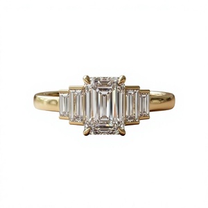 Anillo de tres piedras de oro amarillo de 14K con diamantes cultivados en laboratorio de corte esmeralda y 2 CT de peso total de diamantes, con piedras laterales de baguette, para fiesta de lujo - Product Image 5