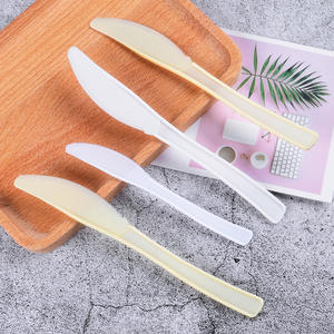 มีดแบบใช้แล้วทิ้งส้อมและช้อนพลาสติก PP แบบหนาเกรดอาหารมีดตัดเค้กดวงจันทร์มีดตัดเค้กฟันสีขาว - Product Image 2