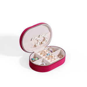 Boîte à bijoux de luxe ovale en velours avec fermeture éclair, personnalisable avec logo, pour le rangement de boucles d'oreilles, bracelets et bagues, idéale pour les voyages. - Product Image 2