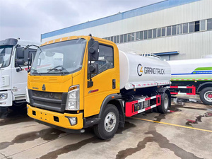 Camion-citerne multifonctionnel HOWO de 1000 gallons, véhicule de nettoyage haute pression de 8 tonnes - Product Image 2