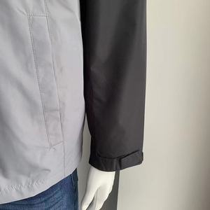 Veste coupe-vent à capuche avec logo de marque personnalisé pour hommes élégants pour le printemps automne nouvelle couleur bloquant le tissu tricoté manteau décontracté solide - Product Image 4