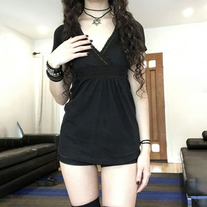 เสื้อยืดแขนสั้นคอวีลายลูกไม้สไตล์ Pure Desire ดีไซน์ไขว้ ทรงพื้นฐานสำหรับฤดูร้อน เซ็กซี่ลำลอง - Product Image 5