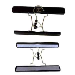 Logo personnalisé imprimé en <span class=keywords><strong>bois</strong></span> noir cintre <span class=keywords><strong>extension</strong></span> de cheveux pince perruque <span class=keywords><strong>extension</strong></span> de cheveux <span class=keywords><strong>bois</strong></span> noir cintres avec partie métallique dorée - Product Image 3