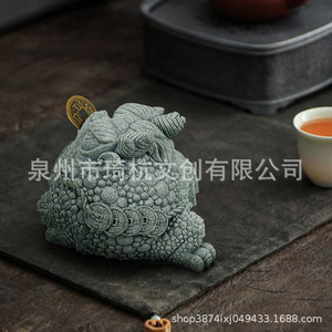 Figura de rana dorada de tres patas, decoración de escritorio de estilo chino de resina para regalo o uso en el hogar u oficina - Product Image 4