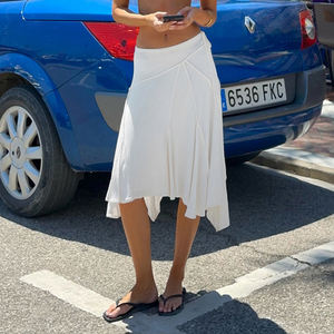 Jupe courte trapèze unie pour femme avec empiècements – Style décontracté et tendance pour l'été - Product Image 1