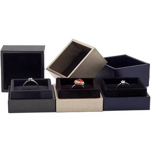 Caja de Joyería de Cuero PU Negra con Diseño Rectangular Cuadrado, Marca EQ Jewel Link, Buen Precio - Product Image 6