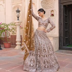Nuevo diseñador Net Lehenga Choli con hojas de lentejuelas Diamantes blancos Dama DE HONOR Ropa de boda india - Product Image 3