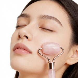 <span class=keywords><strong>Rouleau</strong></span> <span class=keywords><strong>de</strong></span> <span class=keywords><strong>jade</strong></span> naturel en forme <span class=keywords><strong>de</strong></span> cœur pour le visage, outil <span class=keywords><strong>de</strong></span> massage Gua Sha, fonction musicale, anti-rides, soin <span class=keywords><strong>de</strong></span> la peau - Product Image 2