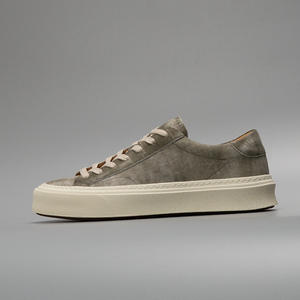 Chaussures basses décontractées en daim gris et cuir nubuck à plateforme, style baskets durables et flexibles pour la marche, avec doublure en maille et semelle antidérapante pour homme - Product Image 1