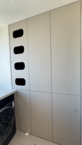 ตู้เก็บของไม้แข็งขนาดใหญ่ดีไซน์หรูหราทันสมัยเคาน์เตอร์แบบบูรณาการสำหรับห้องนั่งเล่นปรับแต่งได้สำหรับระเบียง - Product Image 3