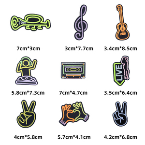Patchs brodés fluorescents lumineux dans le noir, design musical, logo animal, sourire de crâne punk, vente en gros pour Halloween - Product Image 5