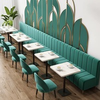 Ensemble de table de bistrot minimaliste italien avec plateau en marbre et structure en métal pour la restauration, les steak-houses et les hôtels, personnalisable