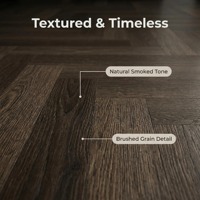 Parquet en chêne blanc fumé avec texture brossée, motif chevrons, pour intérieurs rustiques, utilisation en extérieur et dans les parcs