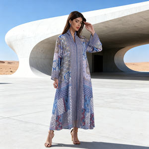 Robe Abaya de luxe en polyester avec strass thermocollants pour femmes musulmanes, au design élégant et option de vente en gros - Product Image 3