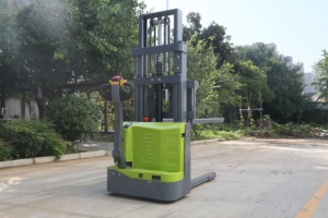 Gerbeur électrique 1 tonne, batterie plomb-acide 48V, mât à trois sections, pneus pleins, utilisation intérieure, commande en position debout - Product Image 3