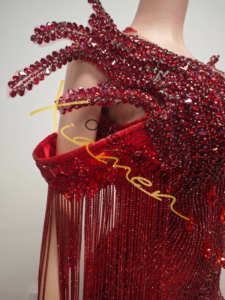 Vestido de Noche Elegante Ocstrade, Hecho a Mano, Personalizado, con Lentejuelas Rojas de Diamante, Hombros con Borlas, Pedrería Completa, Abertura Lateral, Estilo Sirena - Product Image 4