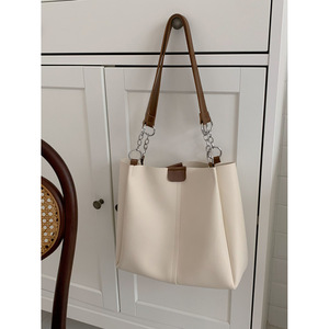 Bolso Tote para Mujer, Color Blanco, con Hebilla Magnética y Cadena Decorativa, para Uso Diario, Primavera 2023 - Product Image 5