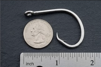 Hameçons robustes en acier inoxydable pour la pêche au jigging en eau salée, destinés aux techniques de pêche en mer ciblant les requins et les marlins en position de courant.