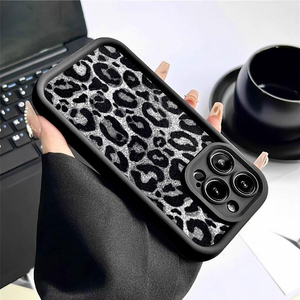 เคสโทรศัพท์มือถือกันกระแทก TPU ลายเสือดาว<span class=keywords><strong>สี</strong></span>ดำ<span class=keywords><strong>เงิน</strong></span> รุ่น Art Silver Black Leopard Print Ladder Lens Style สำหรับ Samsung Galaxy A07 A17 A56 S26 Ultra - Product Image 1