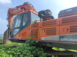 Excavadora de cadenas Doosan DX520 original pintada, fabricada en Corea del Sur, certificada por la EPA, con motor de 265KW, capacidad de cazo de 2.2m3, EURO5 - Product Image 5
