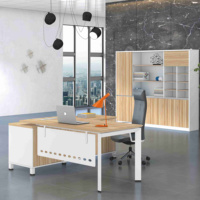 Bureau de table de conférence monoplace simple de style moderne avec pied de pied d'écran de tube triangulaire de 58*58*82