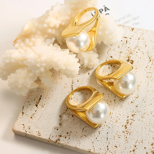 18K Vàng Mạ Hình Chữ V Titan Thép Vòng Phong Cách Độc Đáo Đồ Trang Sức Thời Trang Mô Phỏng Vòng Ngọc Trai Cho Phụ Nữ Và Cô Gái - Product Image 6