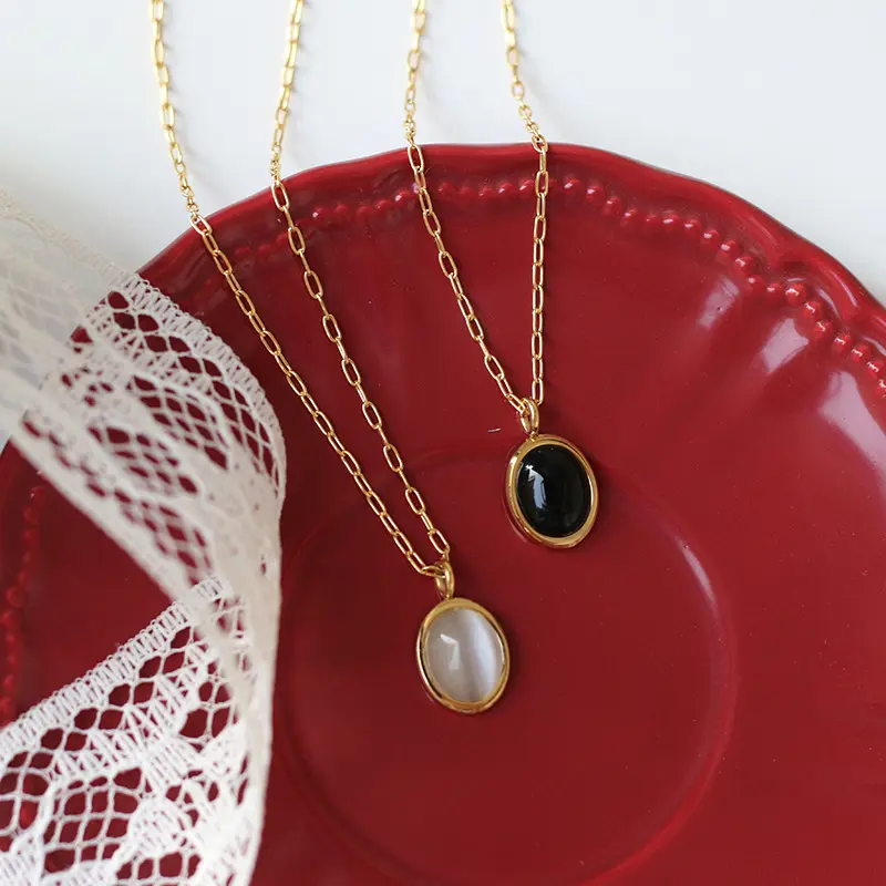 2021 Vintage Black & ホワイトオパールオーバルペンダント18 18k Gold Plating Chain Necklace