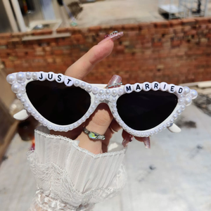Lunettes de soleil en perles Just Married pour la fête de mariage, la fête de fiançailles, les accessoires de décoration de mariage, les accessoires photo, cadeau pour la future mariée - Product Image 5