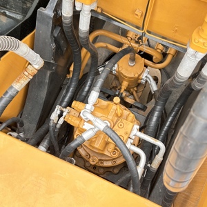 Excavatrice Kobelco SK200D d'occasion, 20 tonnes, moteur, pompe, boîte de vitesses, roulement à vendre - Product Image 6