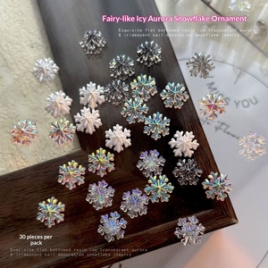 Paso Sico Accessoires <span class=keywords><strong>de</strong></span> nail art <span class=keywords><strong>flocon</strong></span> <span class=keywords><strong>de</strong></span> <span class=keywords><strong>neige</strong></span> <span class=keywords><strong>de</strong></span> Noël, strass en résine blancs transparents comme <span class=keywords><strong>de</strong></span> la glace à base plate, pour DIY et pose facile, pour le marché international - Product Image 1
