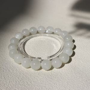 צמיד חרוזים נדיר מאבן ירח הפעלת צ'אקרת הלב צמיד אור ירח לבן שיפור שינה תכשיטי אנרגיה קריסטל - Product Image 1