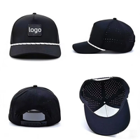 Casquette imperméable à 5 panneaux Performance avec logo en caoutchouc PVC personnalisé, perforée au laser, découpe au laser