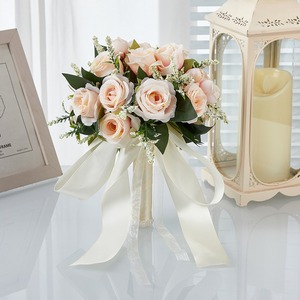Großhandel Handgefertigter Seidenblumenstrauß mit Satinband für Hochzeiten - Product Image 2
