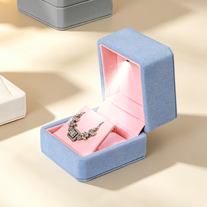 Caja de Joyería Personalizada Multicolor con Logotipo y Luz LED para Anillo de Compromiso, Collar, Pendientes, Embalaje al por Mayor - Product Image 4