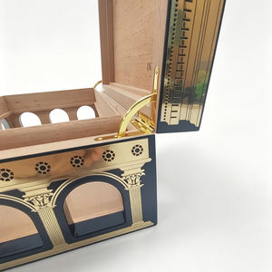 Maßgefertigter Luxus-Humidor im Palast-Design aus Spanischer Zeder, Hochglanzlackiert und Feuchtigkeitsbeständig |   Direktvertrieb ab Werk - Product Image 6