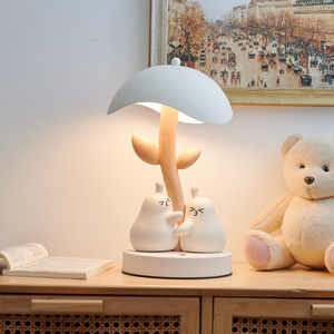 Creativo lindo abrazando pera lámpara de mesa dormitorio lámpara de noche moderna <span class=keywords><strong>minimalista</strong></span> Luz de lujo Senior Sentido de regalo de cumpleaños niñas - Product Image 6