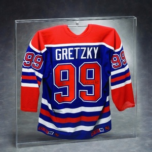 Vitrine moderne en acrylique Perspex pour chemises et maillots, avec taille personnalisable et design transparent - Product Image 3