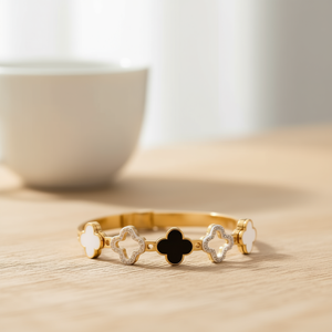 Bracciale a Polsino Angelina in Acciaio Inossidabile Placcato Oro con Design Floreale per Uso Quotidiano Femminile - Product Image 2