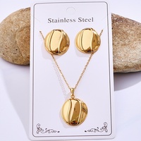 Ensemble de Bijoux Collier et Boucles d'Oreilles avec Pendentifs Créatures Marines Circulaires, Ovales, Cœurs et Rayures Irrégulières en Acier Inoxydable Plaqué Or