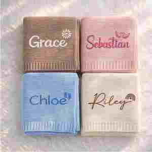 Couverture personnalisée brodée avec le nom, couvertures en coton tricoté pour nouveau-nés, cadeau pour une fête de naissance, souvenir pour la chambre de bébé - Product Image 1