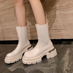 Botín de Mujer con Tacón Grueso y Punta Cuadrada, Cómodo y Multifuncional, con un Diseño de Estilo Retro - Product Image 2