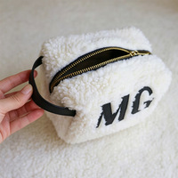 Sac de toilette en peluche blanc personnalisé avec logo brodé, fermeture éclair, pour femmes, accessoires de voyage