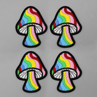 2 piezas de parches de fieltro luminiscentes con bordado 3D de hongo mágico, encaje, flor y corazón, con lentejuelas de color personalizado y reverso termoadhesivo de PVC para sombrero