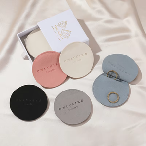 Elequeen - Bolsitas de Joyería Modernas Portátiles con Logotipo Personalizado en Relieve, Hechas con Material Reciclado, Estilo Plegable de 8*8CM para Anillos y Pendientes - Product Image 2