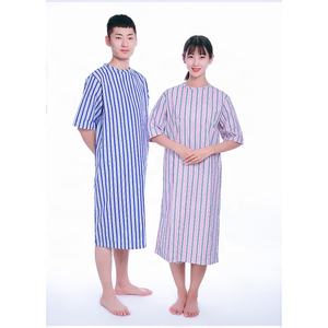 Robe de patient en coton polyester tissé à manches courtes classique bon marché de nouvelle conception pour une utilisation à l'hôpital - Product Image 3