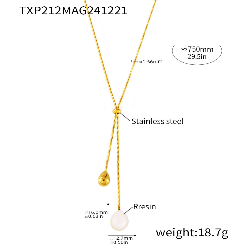 collier en résine blanche
