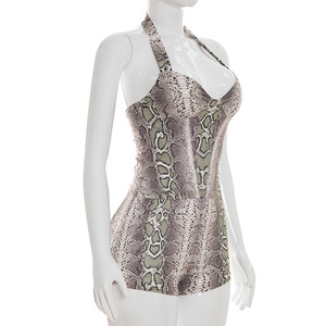 Viviblook C26ST073 Conjunto de verano para mujer, sexy, con estampado de serpiente, top sin mangas con cuello halter, pantalones cortos ajustados, conjunto de dos piezas a juego - Product Image 6