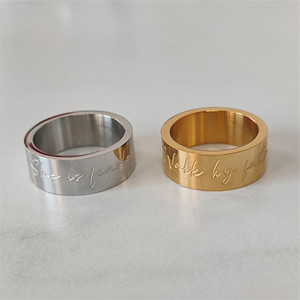 Anello Personalizzato con Incisione Profonda 'She Is <span class=keywords><strong>Fearless</strong></span>' 8mm, Placcato Oro e Argento, Impermeabile, in Acciaio Inossidabile, Gioielli per Donne e Uomini - Product Image 1